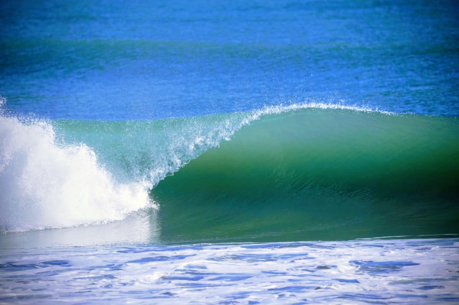 Wave barrel at Playa Preciosa